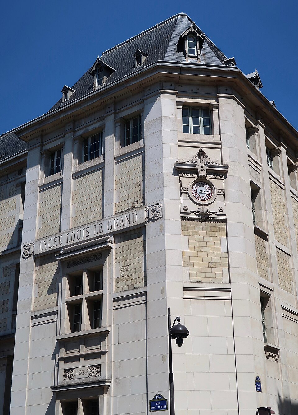 Las protestas estudiantiles por falta de recursos escalaron en Francia y ya afectan a cientos de colegios
