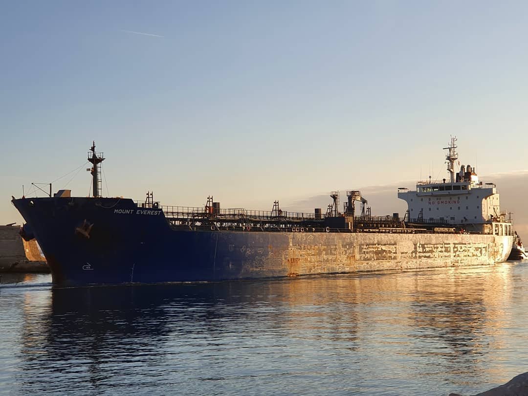 Estados Unidos atacó cinco petroleros iraníes en el golfo de Omán en medio de una peligrosa escalada bélica