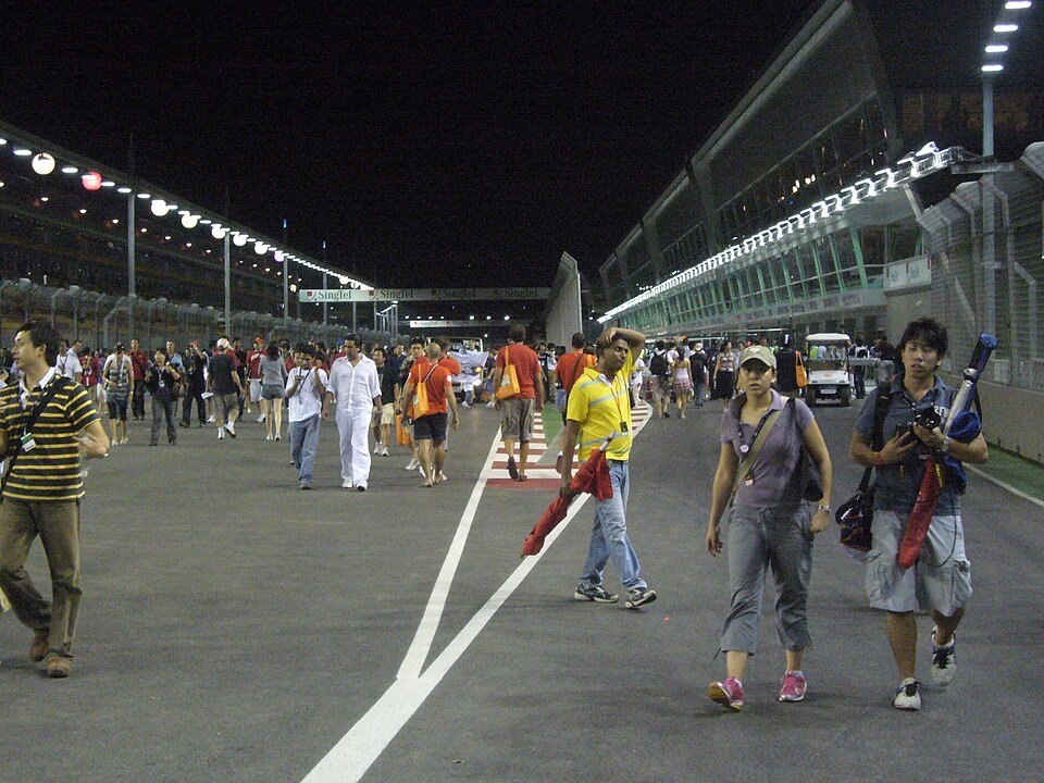 Colapinto abandonó en la sprint de Singapur y Verstappen se quedó con la victoria en un final accidentado