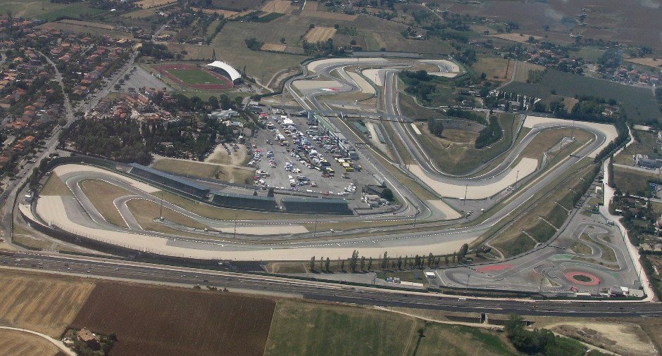El colombiano David Alonso sufrió un fuerte accidente en la clasificación de Moto2 en San Marino