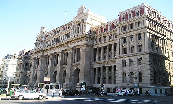 La Justicia define si Cristina Kirchner afrontará uno o dos juicios por los casos Hotesur y Los Sauces